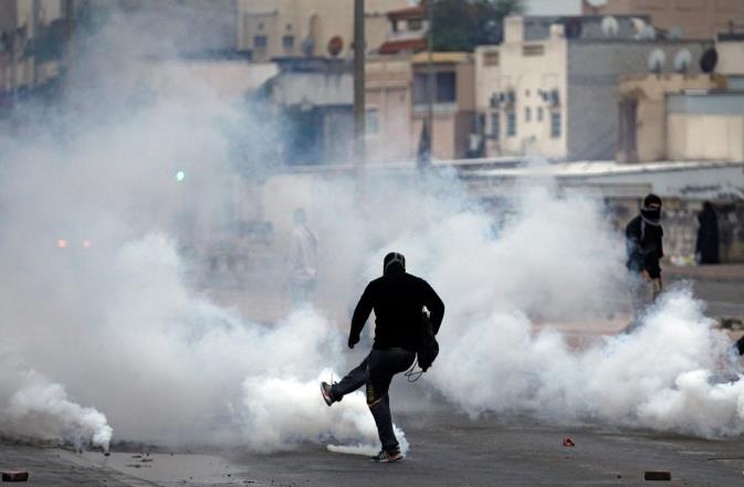 فيديو/  لحظة اصابة شاب في سترة بطلقة مباشرة في الرأس بسلاح y2mk1 