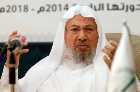 "الأوقاف المصرية" تصادر 127 كتاباً للقرضاوي