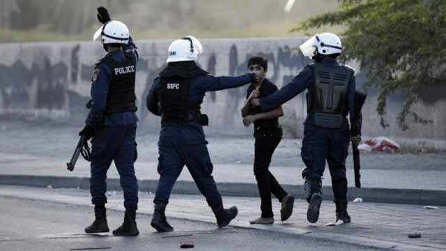 فيديو/ قوات راجلة مسلحة تعتقل مواطن في سترة الخارجية
