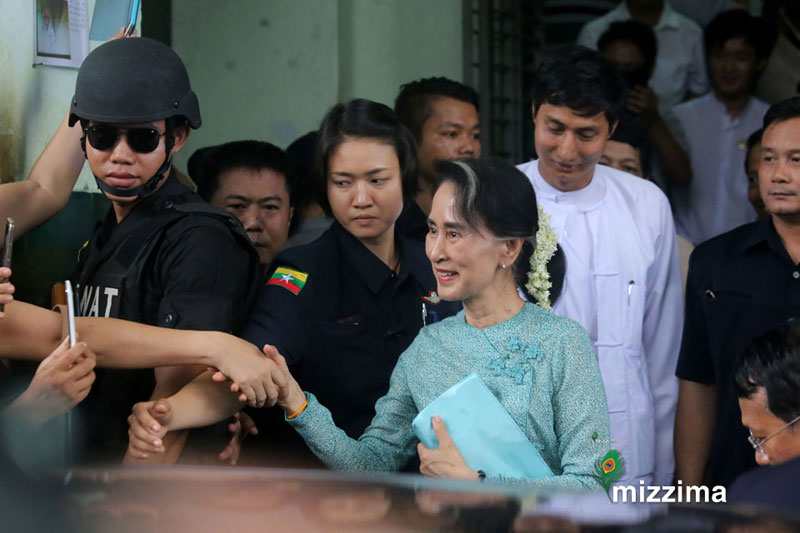 NLD ပါတီ နာယက သူရဦးတင္ဦးအား ေဒၚေအာင္ဆန္းစုၾကည္ လာေရာက္ၾကည့္႐ႈ