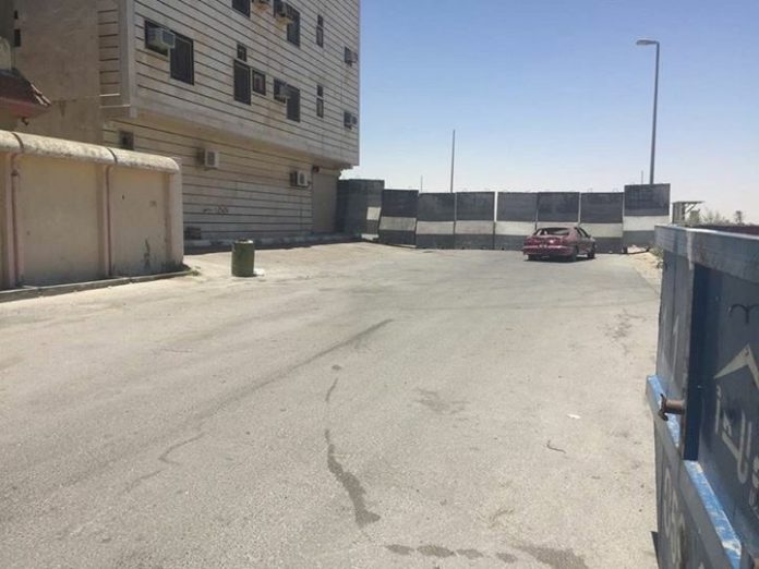 Saudi forces besieged Shiite civilians by building wall around the city / Pics