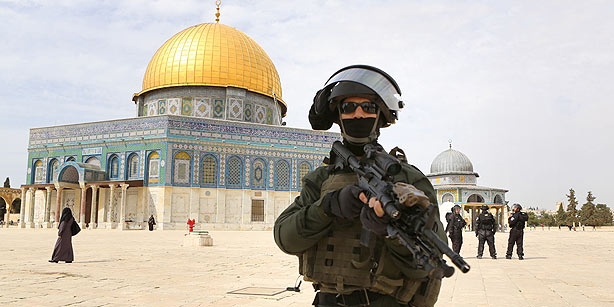 Israel steals rocks from Al Aqsa Mosque