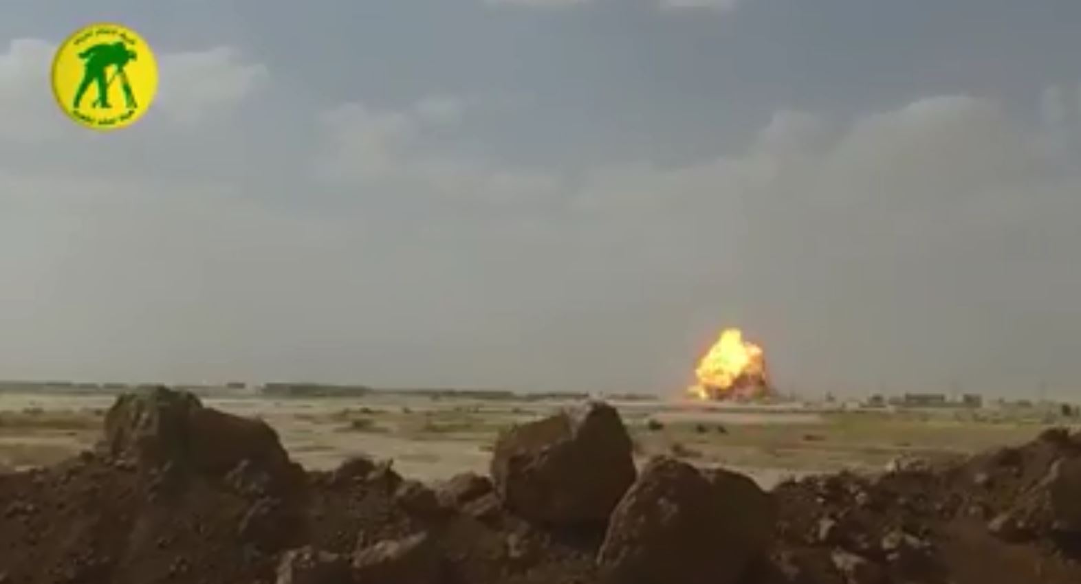 فيديو/ داعشي انتحاري يهرب من سيارة مفخخة كان يريد تفجيرها على الحشد الشعبي