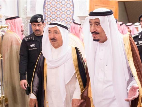 رويترز: لا أنباء عن نتائج للمحادثات بين أمير الكويت وملك السعودية