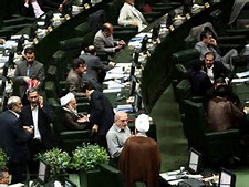 Insidenteng pagbaril ang naganap sa Iraniang Parlamento 