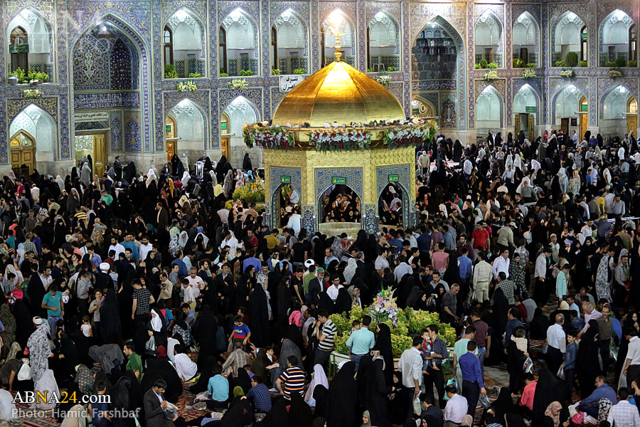 تقرير مصور/ حرم الامام الرضا (ع) يمتلئ بالناس في شهر رمضان المبارك