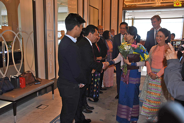 ေဒၚေအာင္ဆန္းစုၾကည္ ဆီြဒင္ႏုိင္ငံသုိ႔ ေရာက္ရွိ