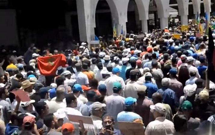 آلاف المغاربة يشاركون باحتجاجات عارمة دعما لـ "حراك الريف" في الرابط