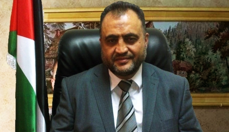 Israeli forces detain 16 Palestinians, including former minister