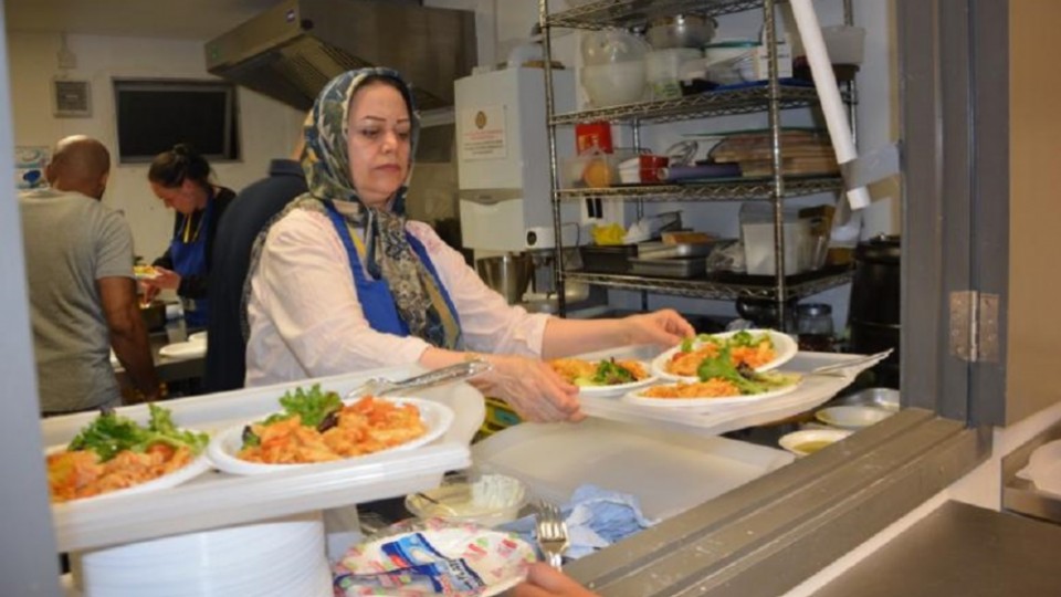 Newly converted Muslims in Britain break fast at mosques
