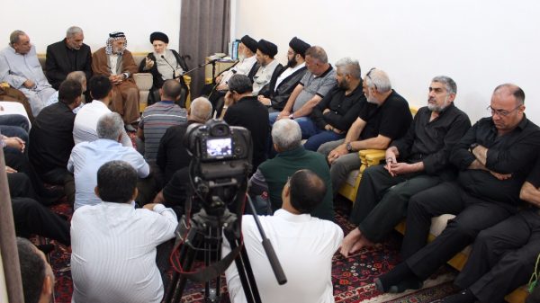 المرجع الحكيم يعزي ذوي شهداء الكرادة ويدعوهم إلى الصبر والتمسك بالعقيدة 