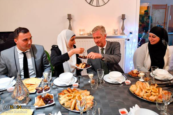 Belgium King shares Iftar with Moroccan family / Pics