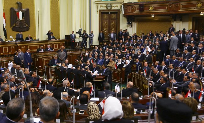 فيديو/ حالة من الفوضى في جلسة البرلمان الرابعة بشأن "تيران و صنافير" 