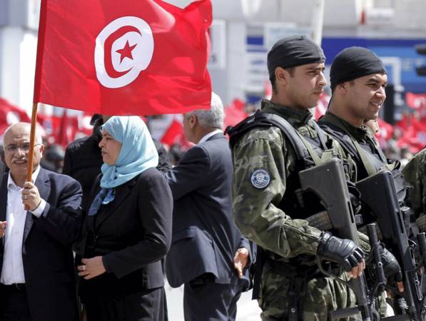 تونس تمدد حالة الطوارئ أربعة أشهر
