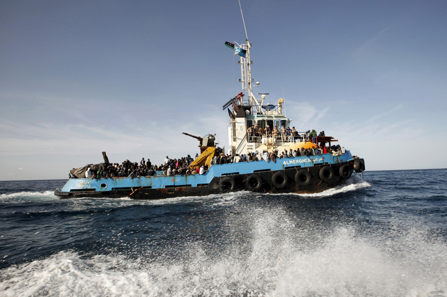 More than 900 refugees caught by Libyan coast guard