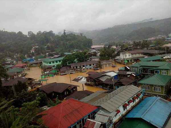 ဖားကန္႔တြင္ မိုးသည္းထန္စြာ ရြာသြန္း၍ လူေထာင္ႏွင့္ခ်ီ ေရေဘးႀကံဳ