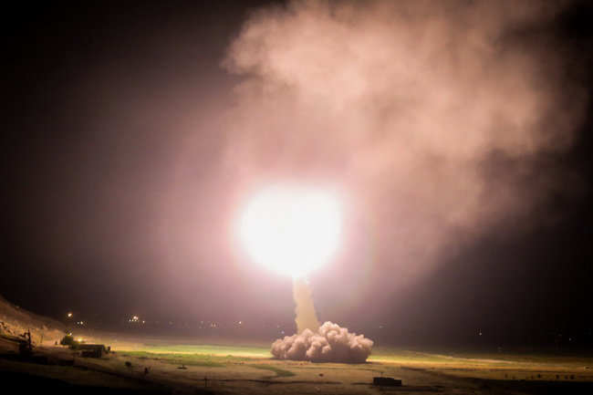 Serangan Rudal Iran ke Markas ISIS di Suriah