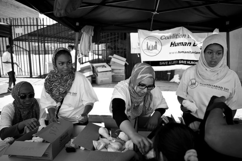 “Los Musulmanes de Los Ángeles Ayudan a los Ciudadanos sin Hogar Durante el Bendito Mes de Ramadán” 