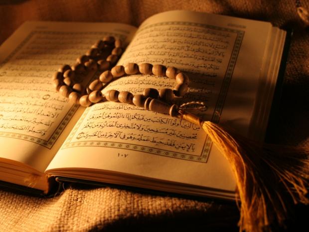 فيديو/  كيف يسيء سعوديون الى القرآن في الشهر الكريم!
