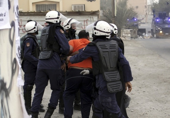 السلطات الأمنية تشن حملة أمنية واسعة بالدراز وتعتقل 3 نساء و 8 شبان