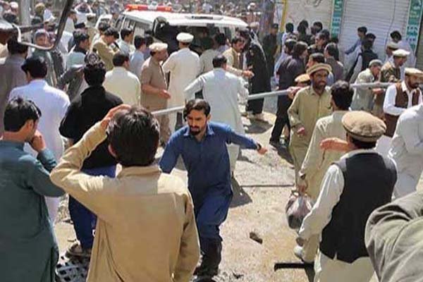 کوئٹہ میں بم دھماکہ، 13 افراد جاں بحق اور 19 زخمی + تصاویر