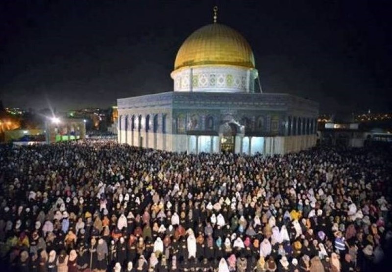 پابندیوں کے باوجود دسیوں ہزار فلسطینیوں کا مسجد الاقصیٰ میں اجتماع