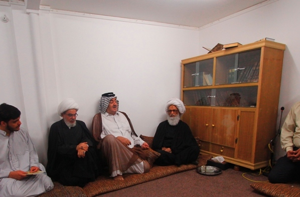 المرجع النجفي يؤكد دعم الحشد الشعبي والقوى الأمنية العراقية وتفقد عوائل الشهداء والجرحى