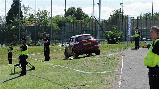Six injured after car runs over Muslim crowd in Newcastle / Video