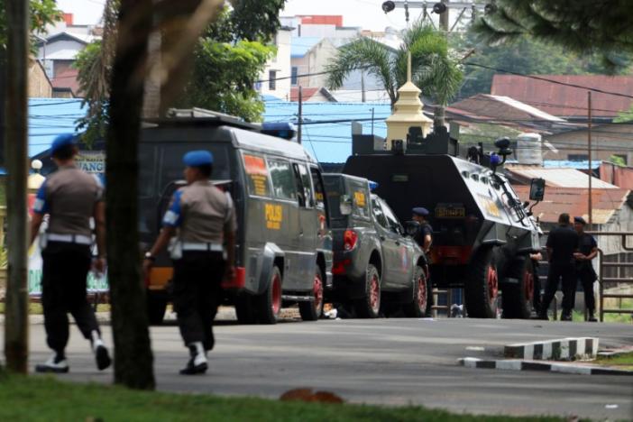 Indonesian policeman killed by suspected ISIS militants