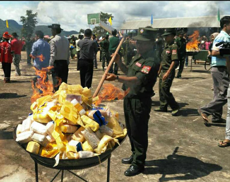 ႏိုင္ငံတကာ မူးယစ္ေဆးဝါးတုိက္ဖ်က္ေရးေန႔ ဝ၊ ကခ်င္၊ ရွမ္း၊ ပေလာင္ တုိင္းရင္းသား လက္နက္ကုိင္မ်ားတြင္လည္း မူးယစ္ေဆးဝါး မီးရႈိ႕ဖ်က္ဆီး
