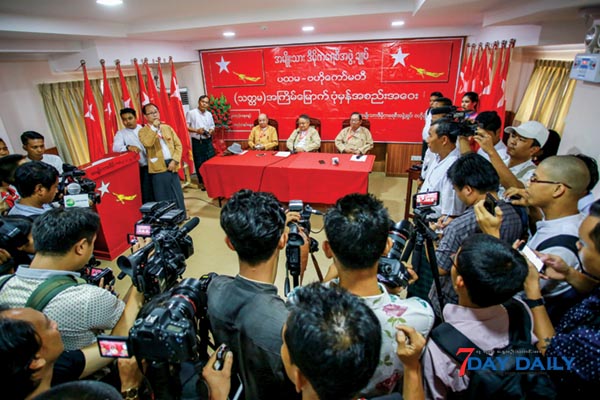 အစိုးရအဖြဲ႕အေျပာင္းအလဲ ေဒၚေအာင္ဆန္းစုၾကည္ကိုယ္တုိင္ သံုးသပ္ဆံုးျဖတ္မည္