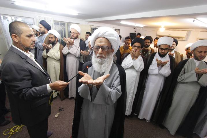 المرجع النجفي يقيم صلاة العيد في جموع المؤمنين + صور
