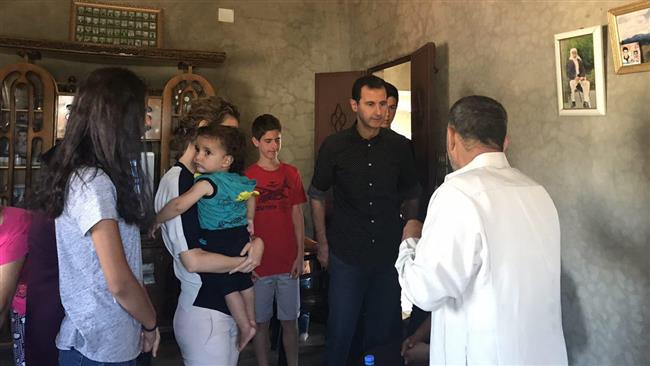 Assad Dan Keluarga Lawat Anggota Tentera Yang Cedera