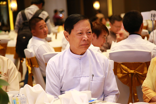 သက္ေသမခိုင္လံုဘဲ စြပ္စဲြေျပာဆိုေနသူူမ်ားကို တရားစြဲမည္ဟု သူရဦးေအာင္ကုိေျပာ ဒီမိုကေရစီေခါင္းေဆာင္က ခန္႔အပ္ထား၍ ရာထူးမွ ႏုတ္ထြက္ရ