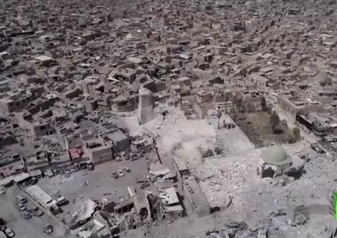 فيديو/ تصوير جوي لمسجد "النوري" الذي فجره داعش التكفيري في الموصل