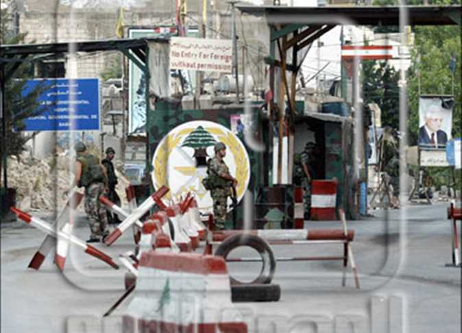 الجيش اللبناني يحتجز تكفيريا في مخيم فلسطيني