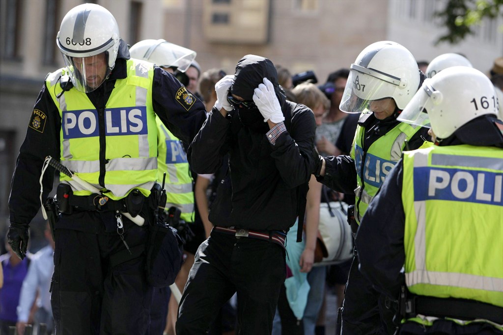الاستخبارات السويدية: لدينا 3 آلاف متطرف