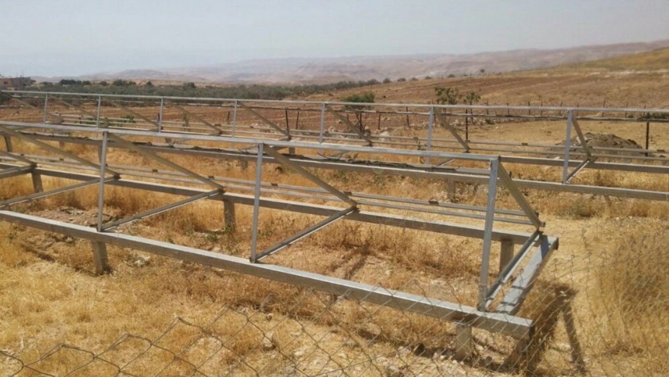 Israel seizes Palestinians solar panels 