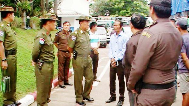 ျမန္မာစစ္တပ္ယာဥ္တန္းမ်ား မဲေဆာက္ရွိ ေရႊ႕ေျပာင္းလုပ္သားမ်ားကို  လာေရာက္သယ္ေဆာင္