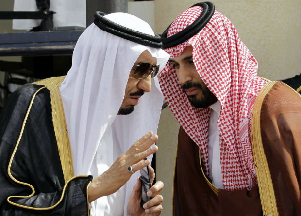 مصدرٍ مُطّلع : الاتفاق على "تنازل الملك سلمان عن الحكم لابنه"