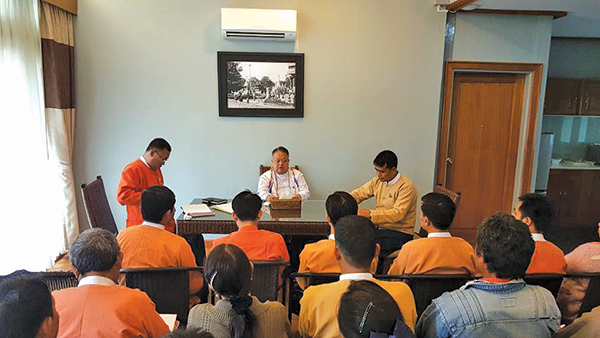 အားနည္းခ်က္မ်ားျဖည့္ဆည္းရန္ႏွင့္ ညီၫြတ္စြာလုပ္ကိုင္ၾကရန္ ကယားျပည္နယ္ ဒီခ်ဳပ္ပါတီ၀င္မ်ားအား ဦး၀င္းထိန္မွာၾကား ကယားျပည္နယ္ပါတီလုပ