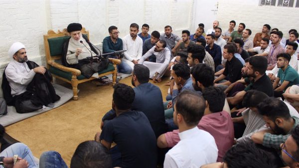 المرجع الحكيم يدعو الشباب للحفاظ على الدين ومبادئ الأنبياء والصالحين