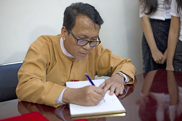 ဦးၿဖိဳးမင္းသိန္းကို အေရးယူေပးရန္ တပ္မေတာ္၏တိုင္ၾကားခ်က္ လက္ခံရရွိေၾကာင္း သမၼတ႐ံုးၫႊန္ၾကားေရးမွဴးခ်ဳပ္ေျပာ