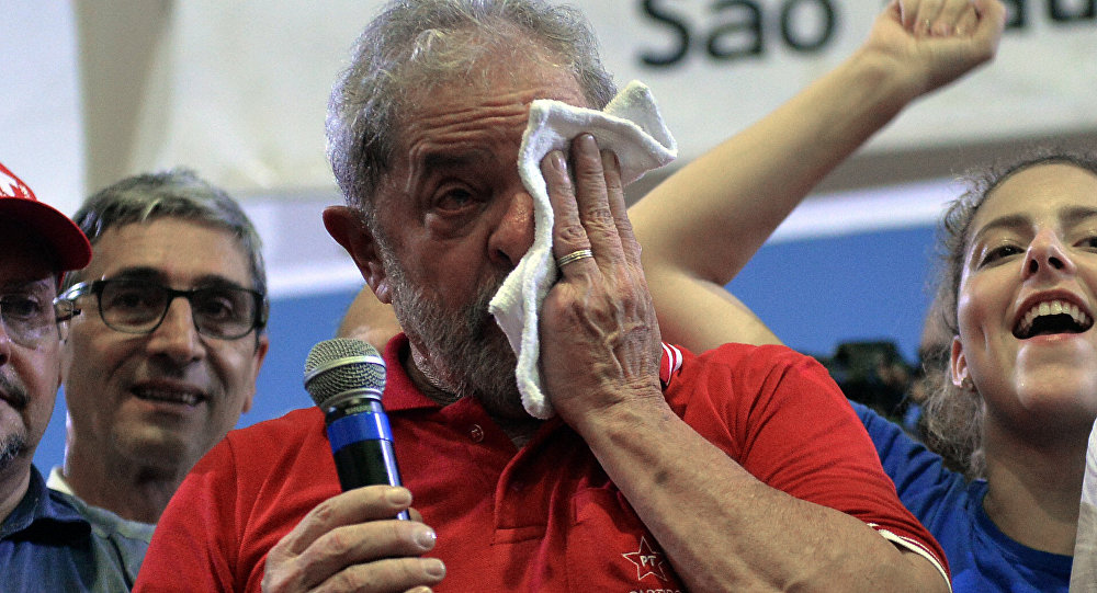 Lula é condenado a 9 anos e 6 meses de cadeia