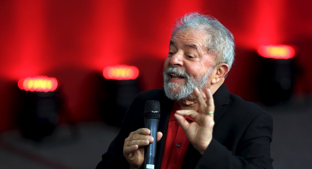 Ex-presidente Lula concede entrevista coletiva após condenação