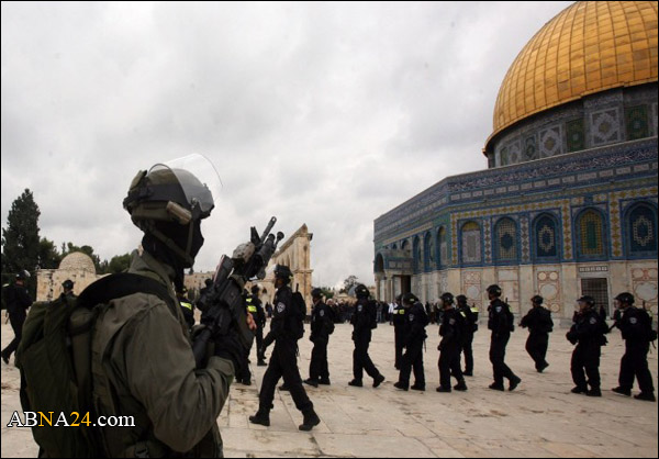 الاحتلال الصهيوني يمنع المصلين من أداء صلاة الجمعة بـ"الأقصى" في أعقاب عملية استشهادية