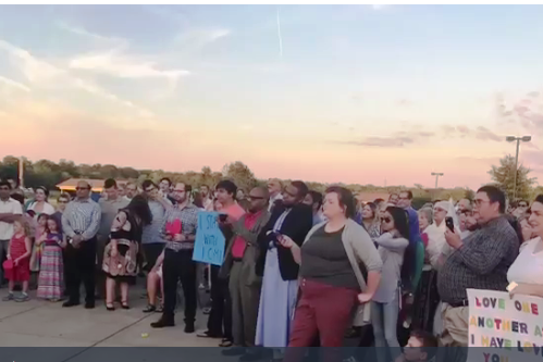  “Los Habitantes de Murfreesboro Demuestran su Apoyo a sus Vecinos Musulmanes” + Imágenes