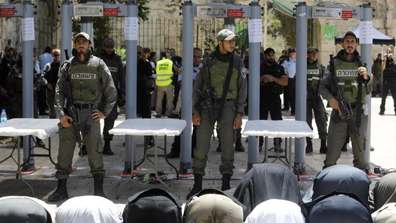 Israeli forces raid Palestinian worshipers at al-Aqsa Mosque / Pics, Video