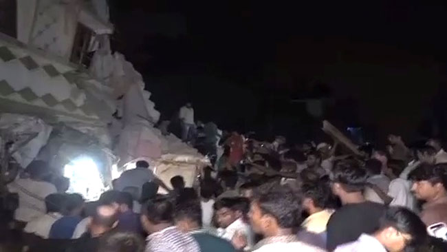 করাচিতে ভবন ধসে বহু হতাহতের আশংকা 