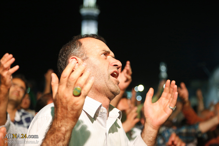 تقرير مصور/ قراءة دعاء "التوسل" في مسجد "جمكران"